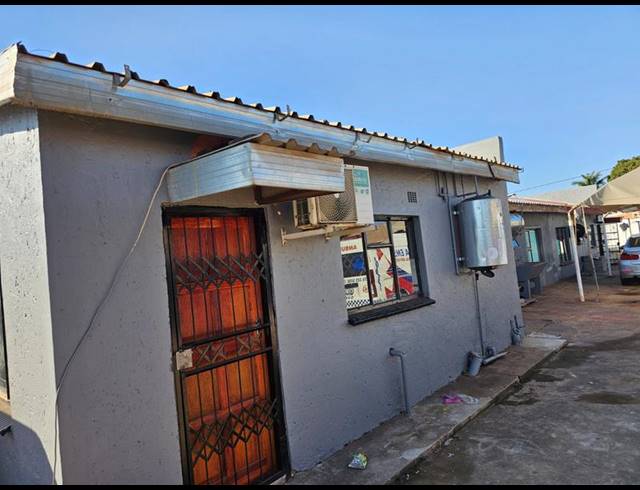 2 BEDROOM PROPERTY TO RENT IN MANIINI